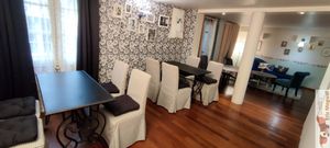 upstairs at Un Piano dans la Théière in La Rochelle