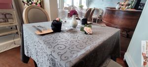 Table at Un Piano dans la Théière in La Rochelle