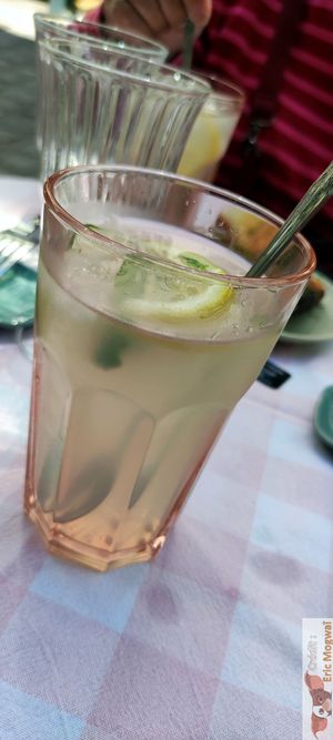 Limonade at Un Piano dans la Théière in La Rochelle