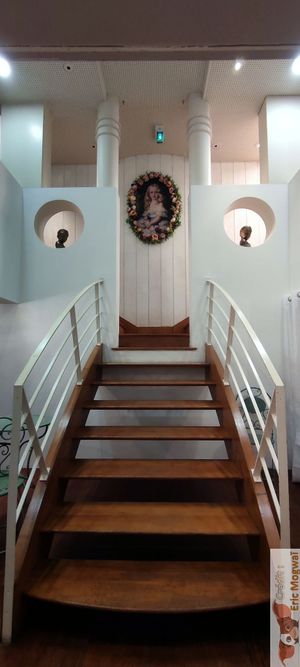 To upstairs at Un Piano dans la Théière in La Rochelle