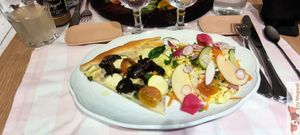 Quiche aux legumes at Un Piano dans la Théière in La Rochelle