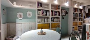 Read place at Un Piano dans la Théière in La Rochelle