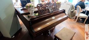 Piano at Un Piano dans la Théière in La Rochelle