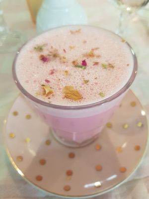 Lady Rose at Un Piano dans la Théière in La Rochelle