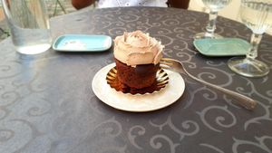 Layer cake chocolat at Un Piano dans la Théière in La Rochelle