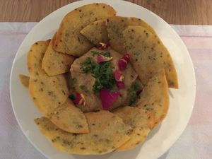 Hummus and socca at Un Piano dans la Théière in La Rochelle