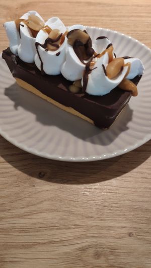 Gâteau cacahuètes at Un Piano dans la Théière in La Rochelle