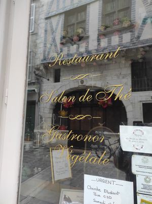 Salon de thé at Un Piano dans la Théière in La Rochelle