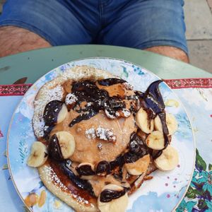Pancakes with chocolate,  banana and peanut butter at Un Piano dans la Théière in La Rochelle