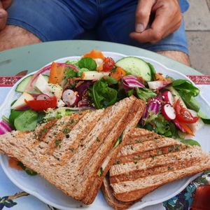Croques lady with seitan and vegan "cheez" at Un Piano dans la Théière in La Rochelle