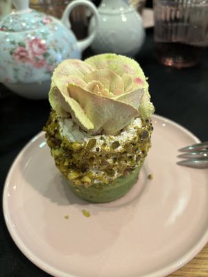 Gâteau pistache ❤️  at Un Piano dans la Théière in La Rochelle