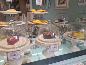 Vegan pastries at Un Piano dans la Théière in La Rochelle