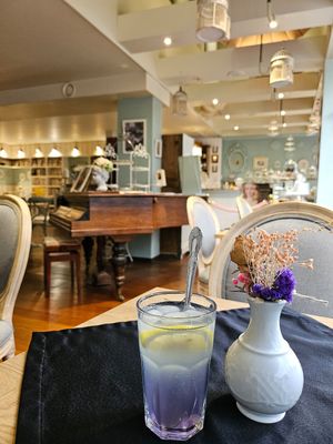  at Un Piano dans la Théière in La Rochelle