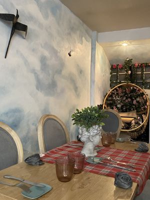   at Un Piano dans la Théière in La Rochelle