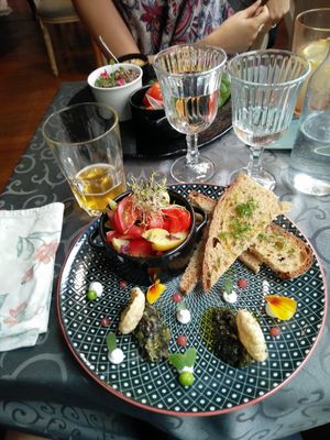 Plat principal at Un Piano dans la Théière in La Rochelle