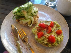 Amazing vegan tuna and avocado bagel (50/50) at Beetschwester in Muenster