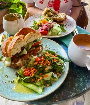 Shnitzel challah und Beeti’s Club sandwich  at Beetschwester in Muenster