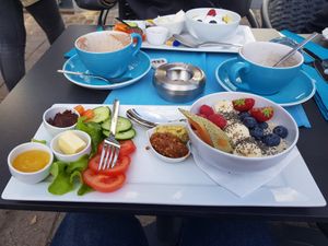 Veganes Frühstück (Brötchen gab es dazu) at Kaffeetasse in Buehl
