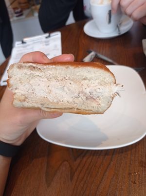 Donut de avellanas y caramelo at Debby's Good Veggie Food in Barcelona