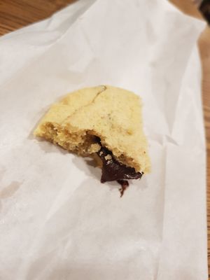Ein Stück von einem hellen Cookie at Debby's Good Veggie Food in Barcelona