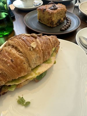 Croissant with vegan chicken and avocado  at Debby's Good Veggie Food in Barcelona