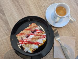 Lemon cake and coffee at Debby's Good Veggie Food in Barcelona