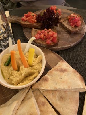 Humus, Bruschetta at Al Piazza in Ascona