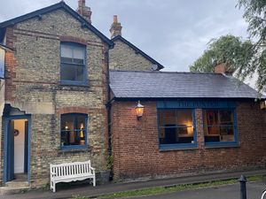Front of pub at The Punter in Oxford