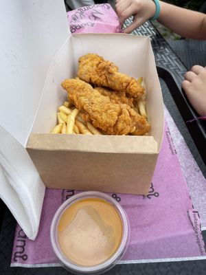 Nugs   at Uapami in Warsaw