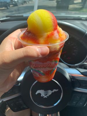 Cherry, lemon, pineapple 🤤 at Happy Ice in Los Angeles