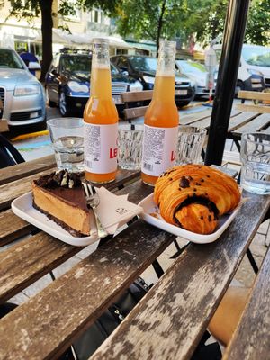 Vegan oreo cheesecake and chocolate pastry at Punkt in Brno
