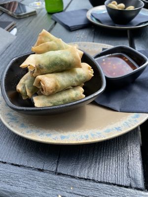 Vegan wakame loempia’s met chilisaus  at Havenpaviljoen Wad Anderz in Schiermonnikoog