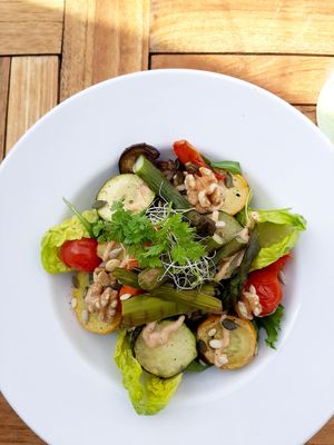 Parelgort met seizoensgroentes at Havenpaviljoen Wad Anderz in Schiermonnikoog