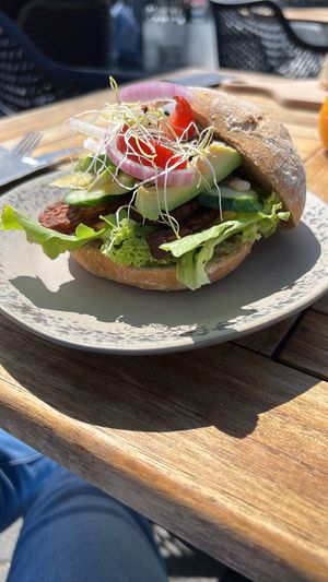 Vegan broodje tempeh. Echt heerlijk! ☺️  at Havenpaviljoen Wad Anderz in Schiermonnikoog