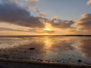 The view outside just before sunset at Havenpaviljoen Wad Anderz in Schiermonnikoog