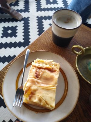 Vegan apple pie at Havenpaviljoen Wad Anderz in Schiermonnikoog