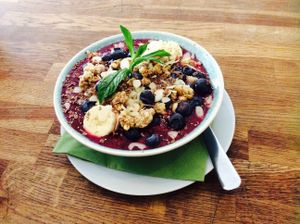 RED SmoothieBowl at Golden Temple Teehaus in Hamburg