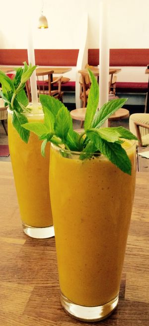 TumericSmoothie at Golden Temple Teehaus in Hamburg