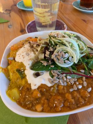 Two curries on one plate (peanut-curry and chickpea) at Golden Temple Teehaus in Hamburg