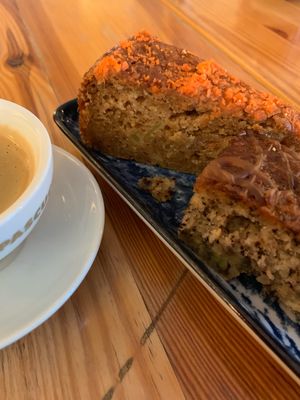 Carrot cake and banana bread at Golden Temple Teehaus in Hamburg