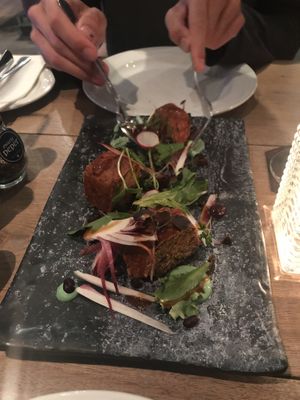 Vegan meatloaf / zwarte bonen / cranberry’s / wasabicrème at Niej-Jork in Venlo