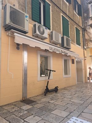 THIS is the bigger shop with all the flavours at Gelateria Emiliana in Split