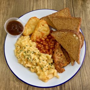 All day breakfasts: mac & cheese, hash browns, baked beans, seitan and toast at Vx in North London