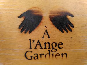 The logo of the restaurant at A l'Ange Gardien in Florenville