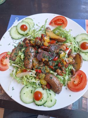 Salad vegan with potatoes at A l'Ange Gardien in Florenville