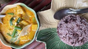 Pumpkin Curry  #Veganuary at Two Sisters in Pai