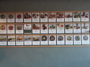 Pictures of the menue on the wall 👍 at Juicy Skagen in Skagen