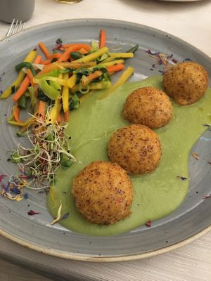 Vegan polenta with aspargus and fresh vegetables   at Fiorentina in Locarno