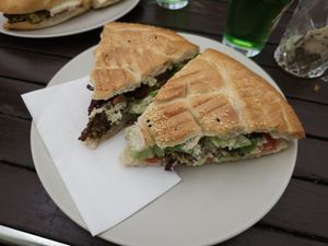 Fladenbrot mit Falafel at Cafe Riptide in Braunschweig