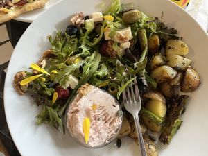 summer salad - vegetarian version, vegan version without feta  at Sødahlhuset in Aandalsnes